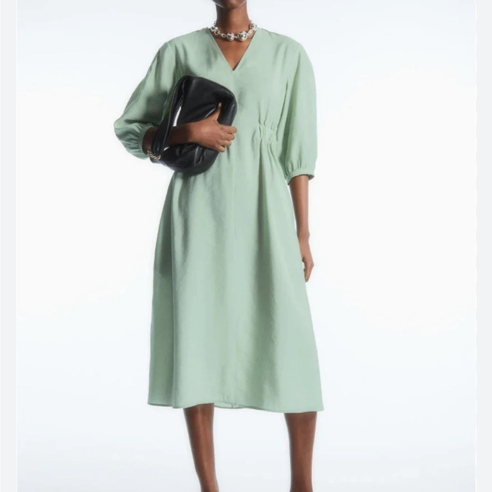 COS Voluminous V-Neck Light Green Midi Dress Size 6 – Lightweight Feminine